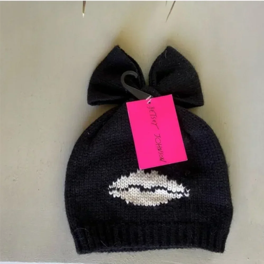 NWT BETSEY JOHNSON KISS and Tell Beanie